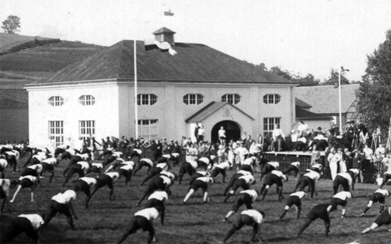 Foto von der Turnhallenweihe 1926 in Borlas